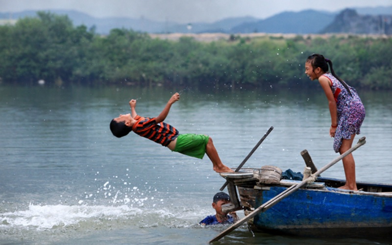 Nằm Mơ Thấy Tắm Sông Đánh Số Mấy? Giải Mã Giấc Mơ Thấy Tắm Sông